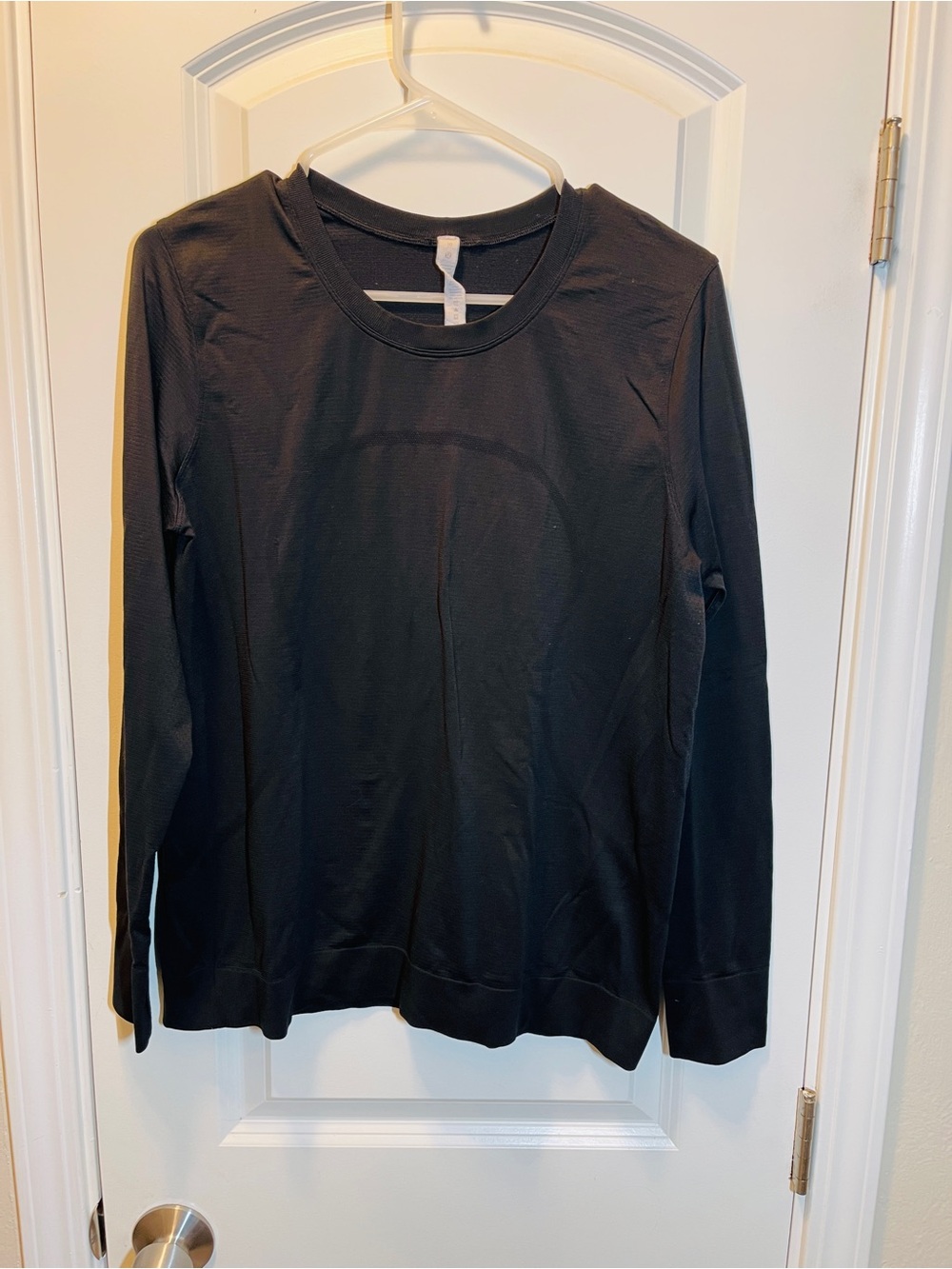lululemon athletica Black Long-Sleeve Women's Athletic Tee